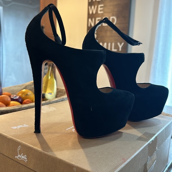 Red bottoms - Picture 3 of 7